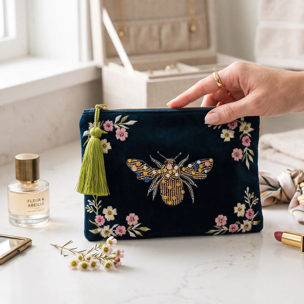 Meadow Bee Pouch